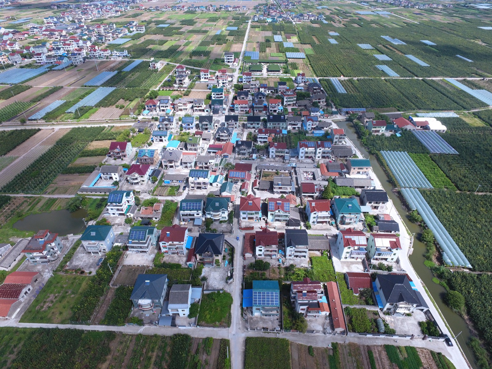 2023年户用漫衍式光伏政策扶持强、、市场需求大、、装机规模大