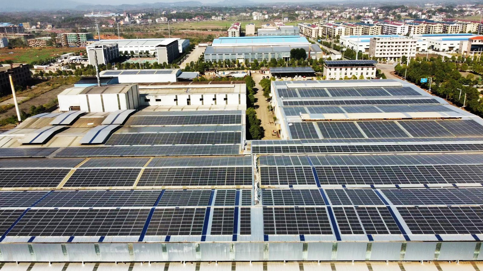 6月以来，，，室外温度居高不下！！多地供电主要，，，光伏电站或将为工商业企业带来“用电自由！！